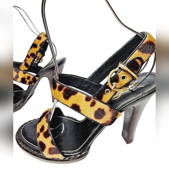 Yves Saint Laurent - Picture 11 of 16
